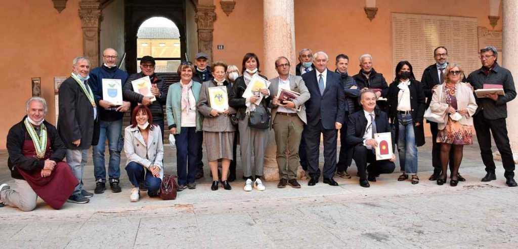 gruppo dei finalisti con autorità